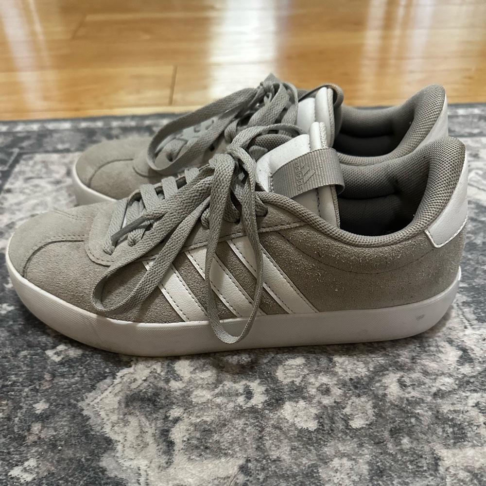 Adidas VL Court 3.0 Gray/White Suede Cushioned Sneaker Women Sz 6.5 Rubber Sole